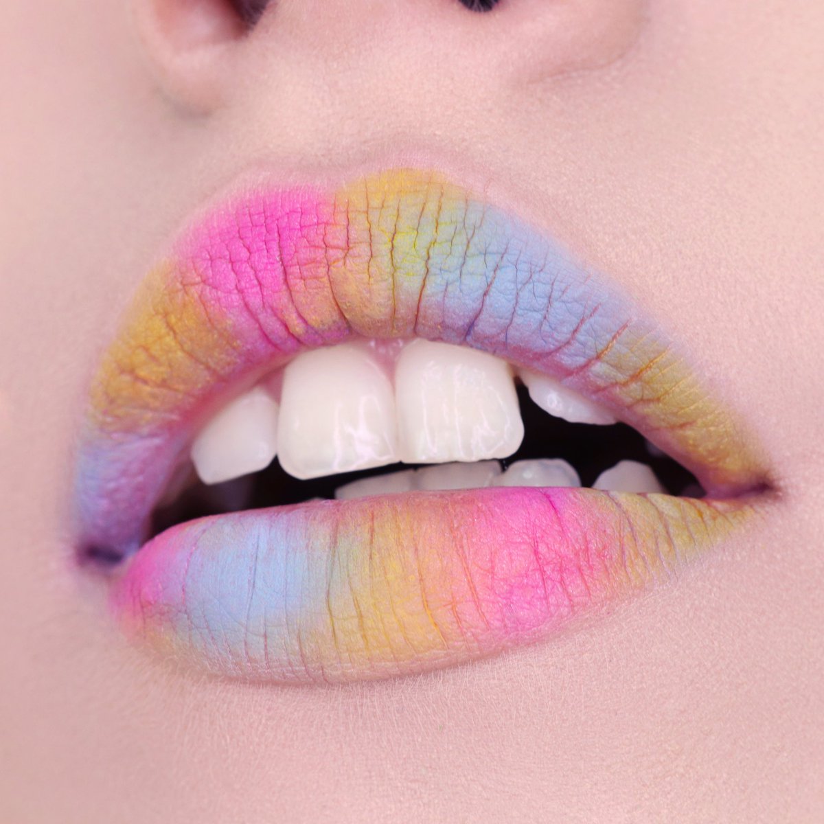 mymakeupcall's tweet photo. Some lip art I haven’t shared yet 😙 #makeup #lipart #makeuplook https://t.co/HvfLwLRCwB