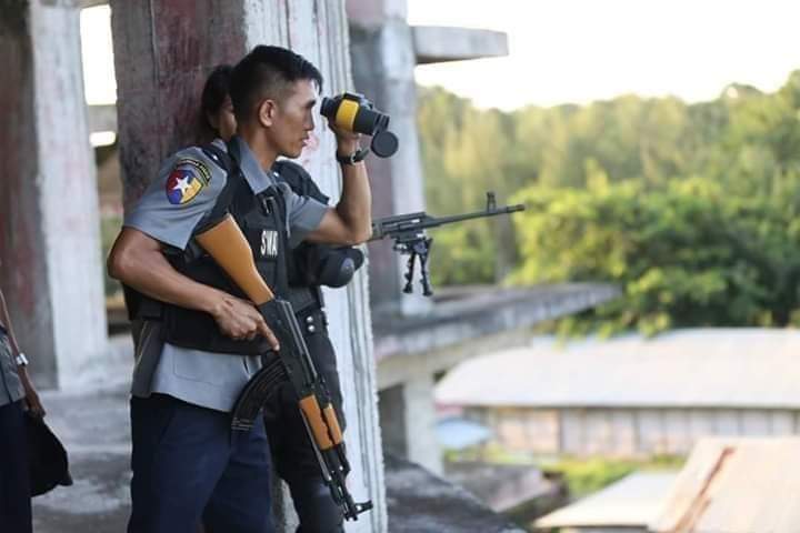Leeကိုကြည့်နေလား