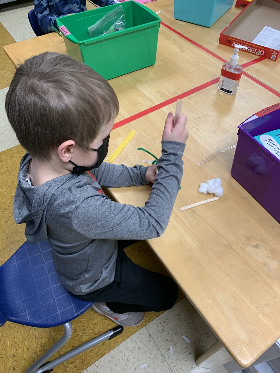 “I’m making an invention!” Music to my kindergarten loving ears! <a href="/EmersonD205/">Emerson Elementary</a> #ignited205