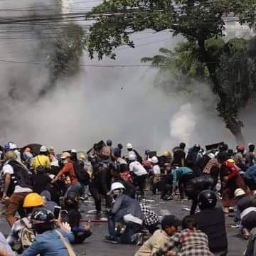 North Okkalapa boycott crackdown

 He said some protesters had been arrested and that bullets had been set on fire.

 Currently, three people are reported to have been shot

Where is justice?
 #WhatsHappeningInMyanmar
 #Mar3Coup 
#SaveMyanmar