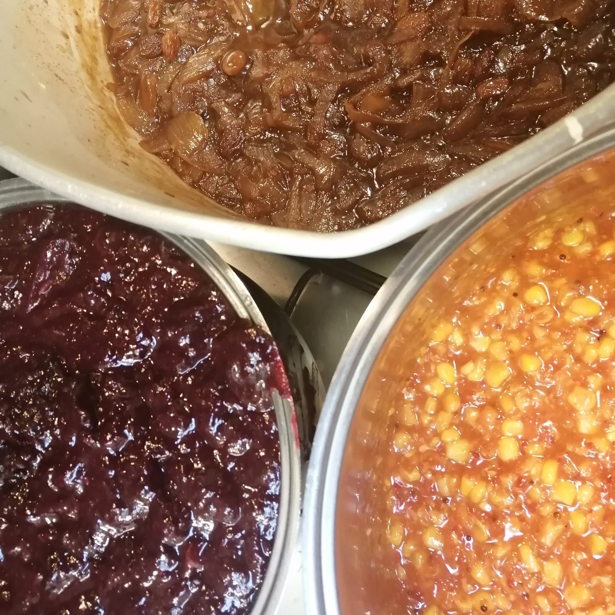 MadebyJustine's tweet photo. #homemadepreserves
#caramelisedonionchutney (top)
#blackberryandbeetrootchutney (left)
#Sweetcornandroadtedredpepperrelish (right)
Fundraising for @HookGClub https://t.co/j4sTOKQ1gx