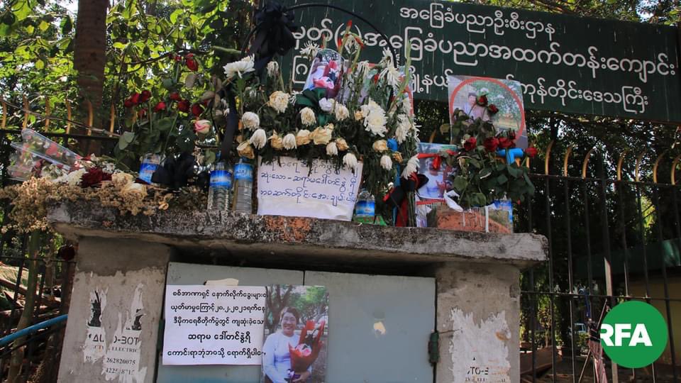 Teachers in Kyimyindaing hung their uniforms up to honor the death of tr. Daw Tin Nwet Yi.

She was among peaceful anti-coup protestors on #Feb28Coup Was shot in arm and died from heart attack in her uniform.

#Mar3Coup 
#WhatsHappeninglnMyanmar