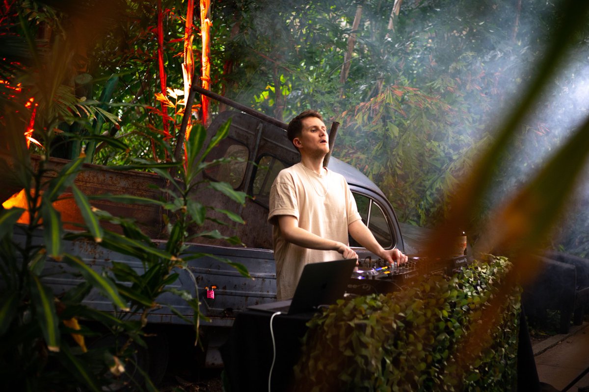 rjudgeofficial_'s tweet photo. Hopped on the autobahn and ended up in the jungle with @DonPapaRum 🏝 

Played three sets for them which will be live-streamed every Saturday in March. Tune in ✌🏻

#DonPapa #Rum #StayWasted #DJ #livestream #singer #live https://t.co/TOf3Q26cvB