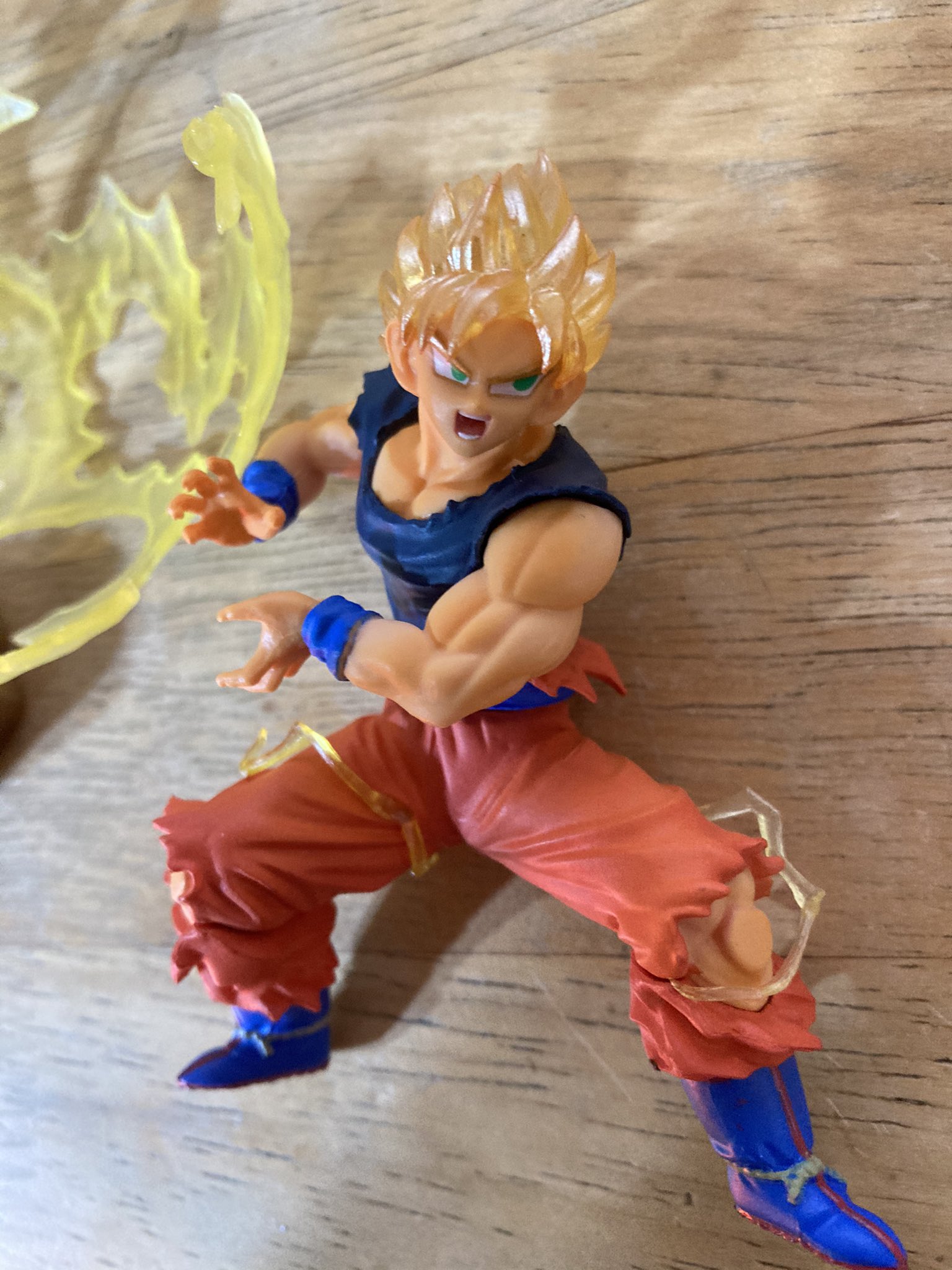 まぁさん ドラゴンボールの1500円のガチャガチャをしました もうガチャガチャの金額を超えてしまってますよね 肝心の出来の方なんですが まぁ1500円の価値はないかな 悟空の出来は普通のガチャレベルだしエフェクトを組むのが超難しくてまともに飾れ まぁさん ドラゴンボールの1500円のガチャガチャをしました もうガチャガチャの金額を超えてしまってますよね 肝心の出来の方なんですが まぁ1500円の価値はないかな 悟空の出来は普通のガチャレベルだしエフェクトを組むのが超難しくてまともに飾れ