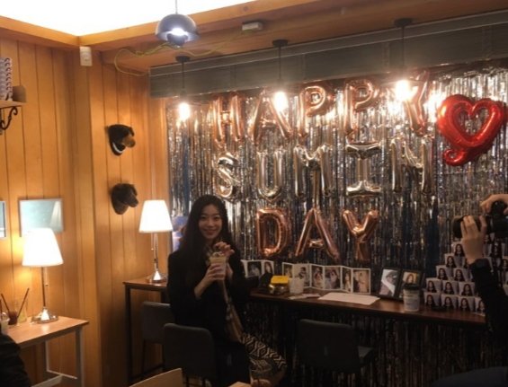 commacafe2020's tweet photo. ♡HAPPY SUMIN DAY♡
지수민양이 저희 "홍대콤마카페"에 직접 찾아와 주었습니다.^^
#HAPPY_SUMIN_DAY
#지수민 #수민 #JISUMIN #SUMIN
#컵홀더 #컵홀더이벤트 #무료대관 https://t.co/Nc5MPrlzdJ