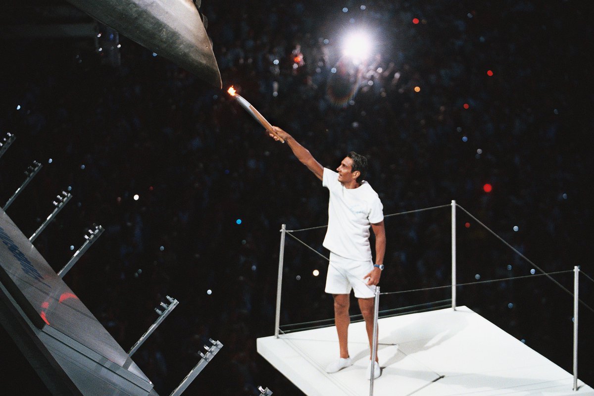 WorldSportsPix's tweet image. Our #sportsphotography retrospective with our partners @colorsport1 takes us to 2004 and the Athens Olympics.  The Torch bearer, 1996 Greek sailing gold medalist #NikolaosKaklamanakis, climbs the steps to light the Flame. #OpeningCeremony. #Olympics