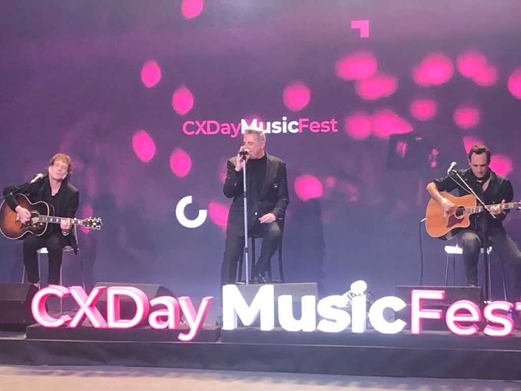 Estamos disfrutando de un momento único con el concierto de la leyenda del rock español Loquillo en #CXDayMusicFest. Esto sí que es una auténtica #ExperienciaCliente.