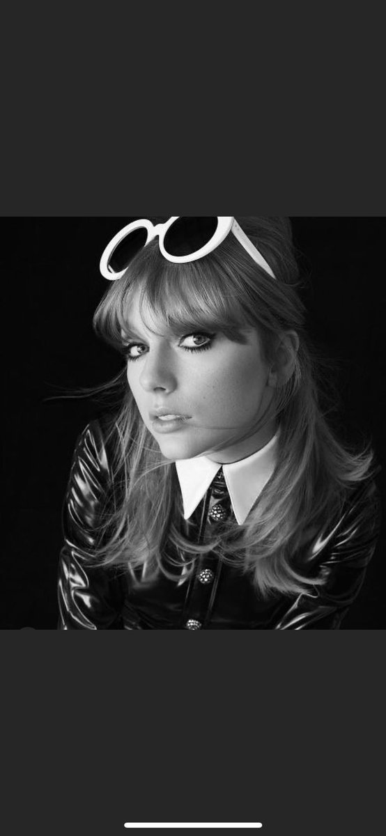 holl1_'s tweet photo. we got to respect and protect this human at all costs! NOBODY deserves the hate that she gets it’s completely wrong and it’s awful the way this women is treated, she is a hard working person❤️❤️❤️ #TaylorsVersion #TaylorSwiftLovedParty @taylorswift13 @taylornation13 https://t.co/9Vz1HIBorV