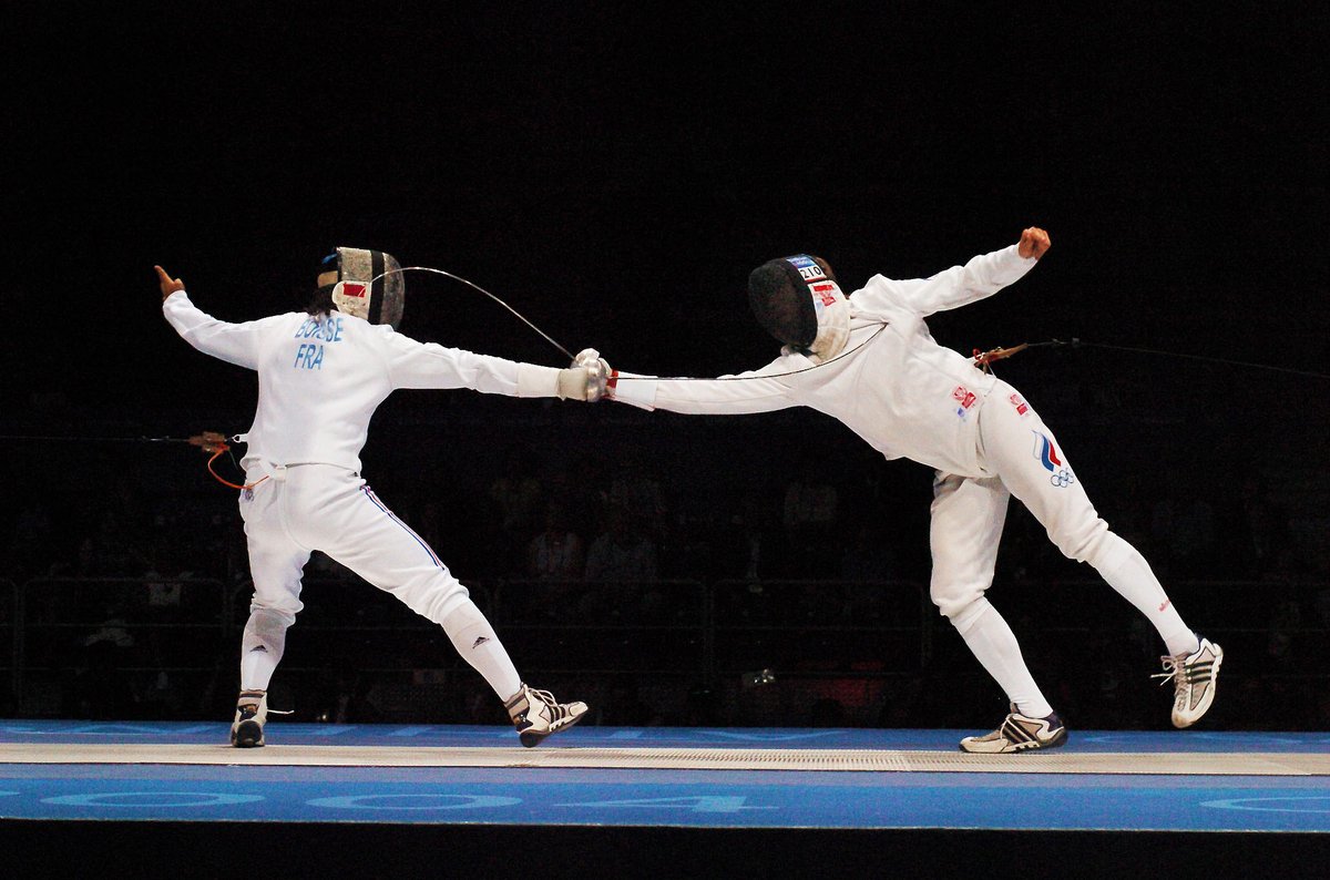 WorldSportsPix's tweet image. Our #sportsphotography retrospective with our partners @colorsport1 takes us to 2004 and the Athens #Olympics. Men's #Epee Individual, Final Pool Bronze-Medal Match

#PavelKolobkov (#Russia) vs. #EricBoisse (#France) 
#WSPA21