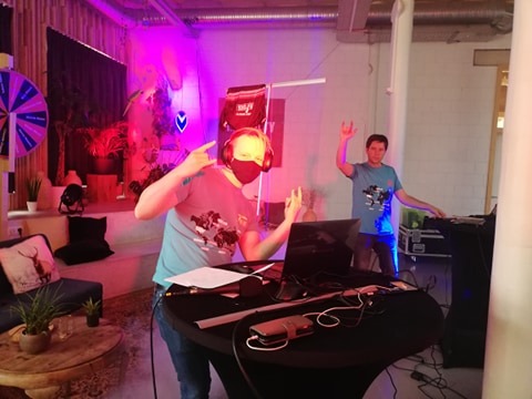 Autodelen_net's tweet image. 24 hours, 12 rockings sessions in 10 international studios, 67 speakers &amp;amp; more than 1.100 participants from over 65 different countries! 
From our studio in Ghent we are hosting the - already- legendary edition of Shared Mobility Rocks. Let&apos;s ROCK AROUND THE CLOCK!  #SMR2021