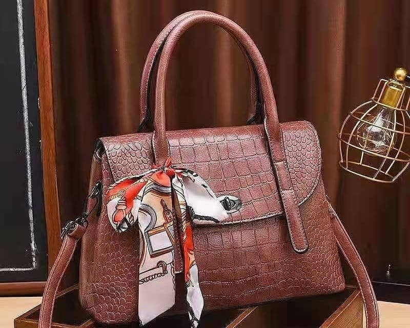 Amazonsolemate's tweet photo. Your bag speaks a lot about you.😍
Check out these quality maxi bags.
Perfect for work, outing, etc.

Available in all colors posted.
N11500
Nationwide delivery available. https://t.co/7ICIlGnG7j