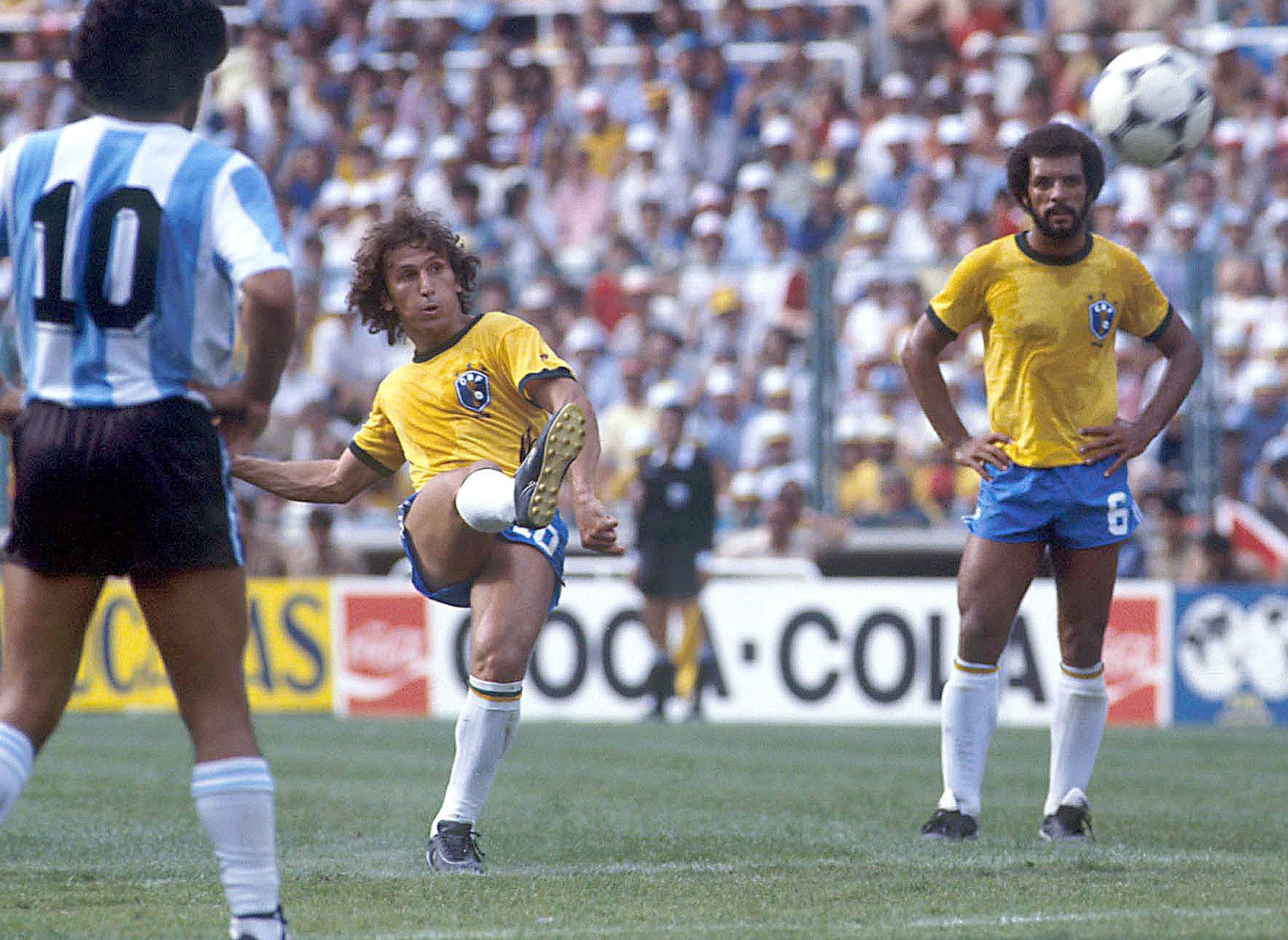 X 上的SPORF：「🎂Happy Birthday to the amazing midfielder, Zico! 🥅Over 100  direct free-kicks scored! 🎯192 career goals in 334 games. ⚽️48 goals in 71  games for Brazil 🇧🇷One of the greatest Brazilian