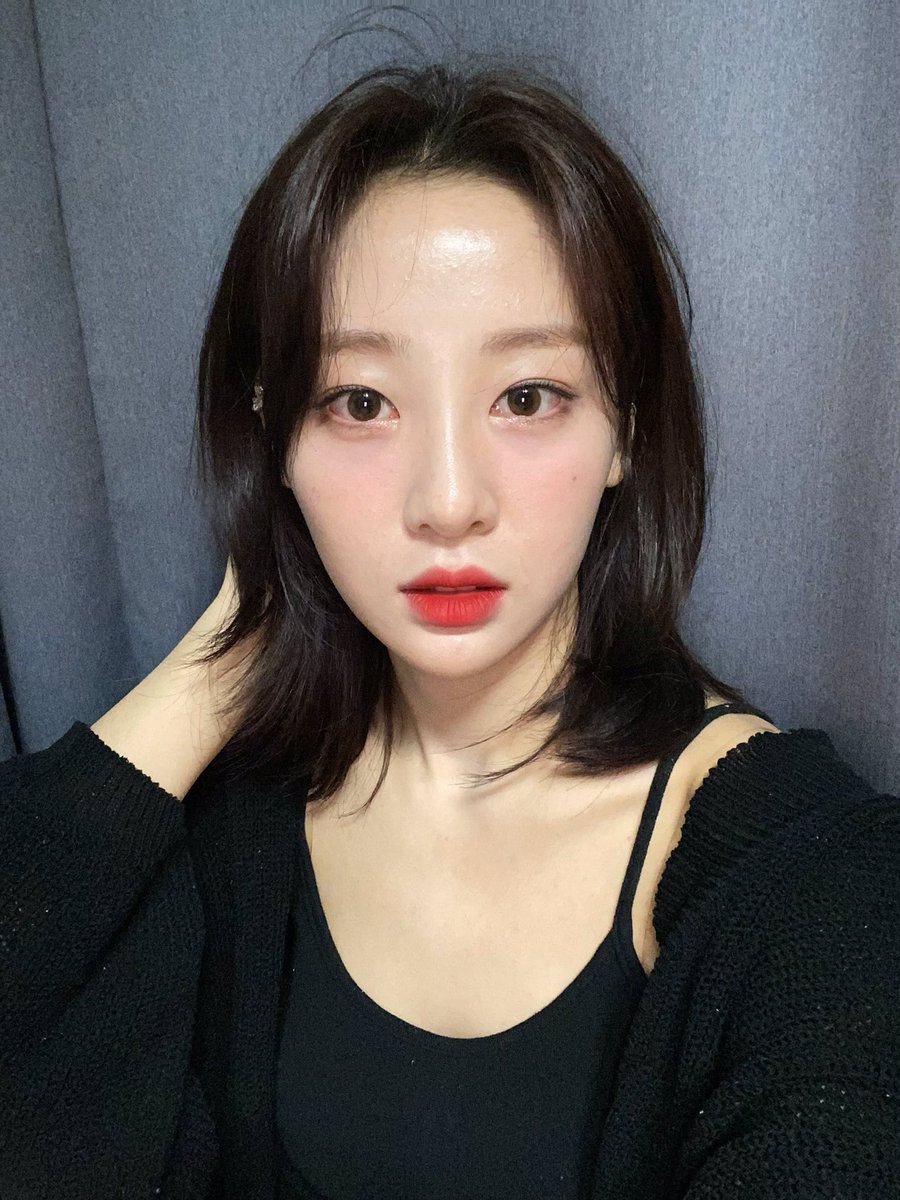 yves...yves?? ¡¡ YVES FROM LOONA !! ♥︎ Y ★ V ♥︎ E ★ S ♥︎  ¡YVES! ^^ YVES!! 🥺💔💔 ha sooyoung 😭😭😭❤️ yvesssss 🥺 😭🥰<yves3
YVES = 🌍