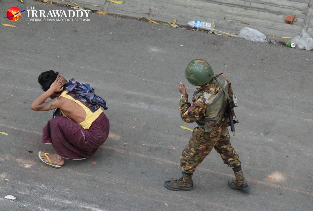 DandanieMyanmar's tweet photo. Peaceful protesters are not sinners or criminals! The ones who commit crimes are Myanmar Military &amp; Police! They r brutally arrestind &amp; killing unarmed citizens. 

JUSTICE FOR MYANMAR

#WhatsHappeningInMyanmar
#Mar3Coup 
#OpCCP

📸 in Mandalay

©IRRAWADDY NEWS https://t.co/mKk0jVnC5I