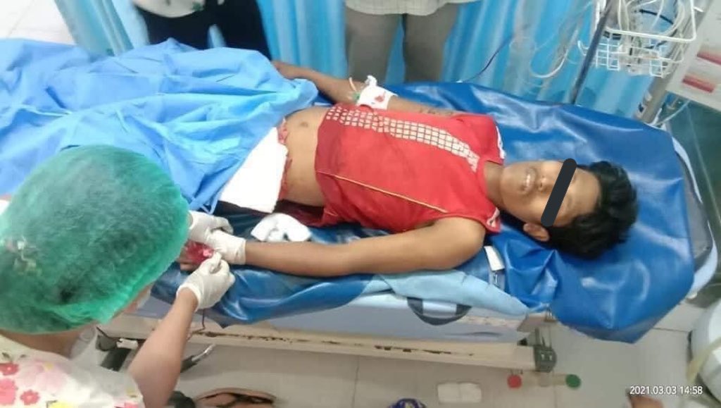 hannayuri_twt's tweet photo. TW//Blood,Gunshots,headshots
Happening now in North Okelapa ,Yangon ,Myanmar  🚨

@YourAnonCentral 

 #WhatsHappeningInMyanmar
#Mar3Coup https://t.co/7oWQ8cbPKh