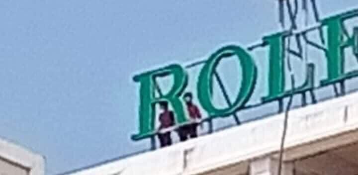 Myanmar Junta’s state administration council shoot with sniper from rooftop.

JUSTICE FOR MYANMAR

#WhatsHappeningInMyanmar
#Mar3Coup
