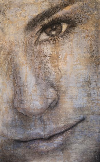 No podía faltar en Vernos las caras el trabajo de Jorge Rodríguez-Gerada. Rostros pintados con carboncillo sobre pared de 250 años de antigüedad reciclada utilizando la técnica para rescatar frescos. Urban Analogies 84, 2016. 162 x 100 cm.