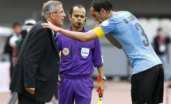 Así como los mirás a ellos me sentí mirada yo toda mi vida, con esos ojos que miran de frente y regalan fortaleza, reconocimiento y amor. Que los cumplas muy feliz pa, te adoro con el alma !!! 😍 💙🇺🇾