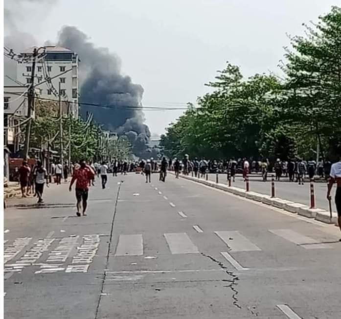 TW// Blood
Suddenly, North Okkalapa Township turned into war zone!
Snipers, M249, fire and chaos everywhere. Please help 😭🚨

JUSTICE FOR MYANMAR
#WhatsHappeningInMyanmar
#Mar3Coup