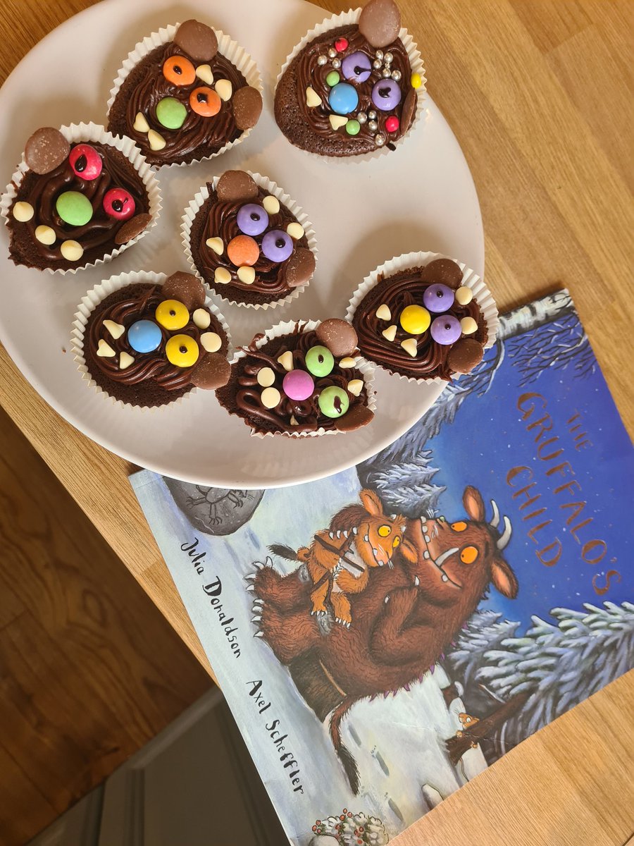 kerry22787368's tweet photo. The Gruffalo buns #WorldBookDay #hollingwoodbakeoff #thegruffalo @holling1 @AttenboroughHPS https://t.co/m7p8QJmgBt