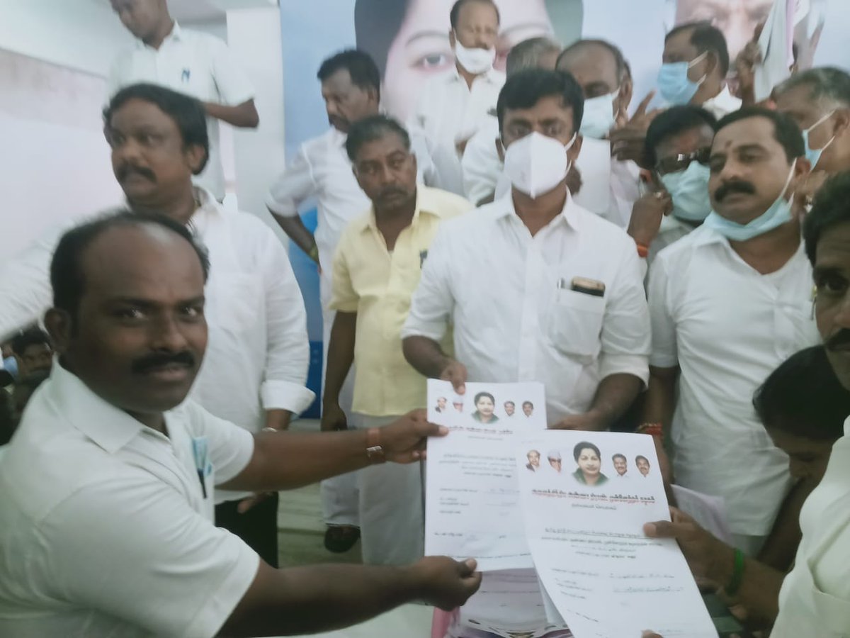 நடைபெற இருக்கின்ற சட்டமன்ற பொதுத்தேர்தல் 2021க்கு பழனி சட்டமன்ற உறுப்பினர் பதவிக்கு போட்டியிட தலைமை கழகத்தில் விருப்பமனு (03.03.2021) இன்று தாக்கல் செய்யப்பட்டது.
#AIADMKFOR2021 #AbdulsamathuN