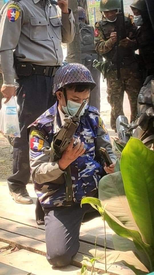 Evidence of #Myanmar security forces using actual bullets to kill the protestors.  
#Mar3Coup 
#WhatsHappeningInMyanmar