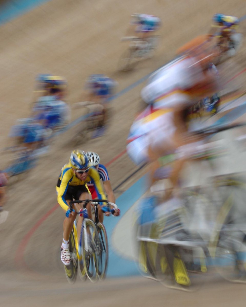 WorldSportsPix's tweet image. Our #sportsphotography retrospective with our partners @colorsport1 takes us to 2004 and the Athens Olympics.  Mens Medison Final, #Cycling, Athens #Olympics #WSPA21