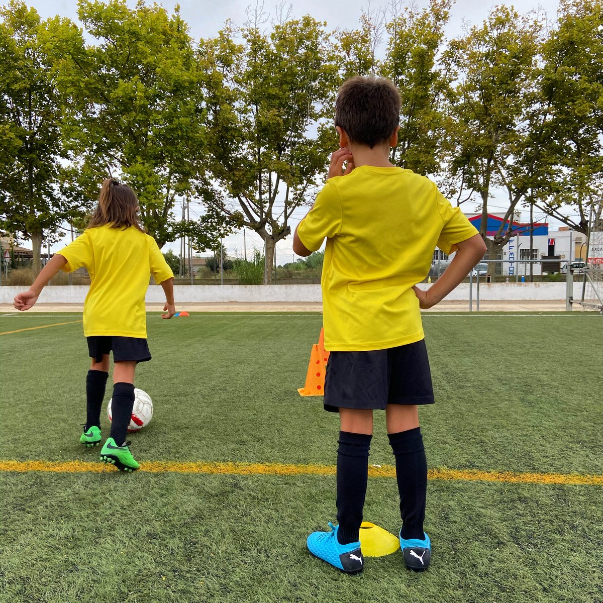 EFDelta's tweet image. ⚽️ No juguem partits però seguim treballant treballant sota una planificació!

📙 Continguts tècnics, físics, tàctics i el nostre cronograma de valors fonamentals.

🔶 Som Escola 🔶

#EscolaDelta #FormacióAmbValors #Educació #Valors #futbolbase
