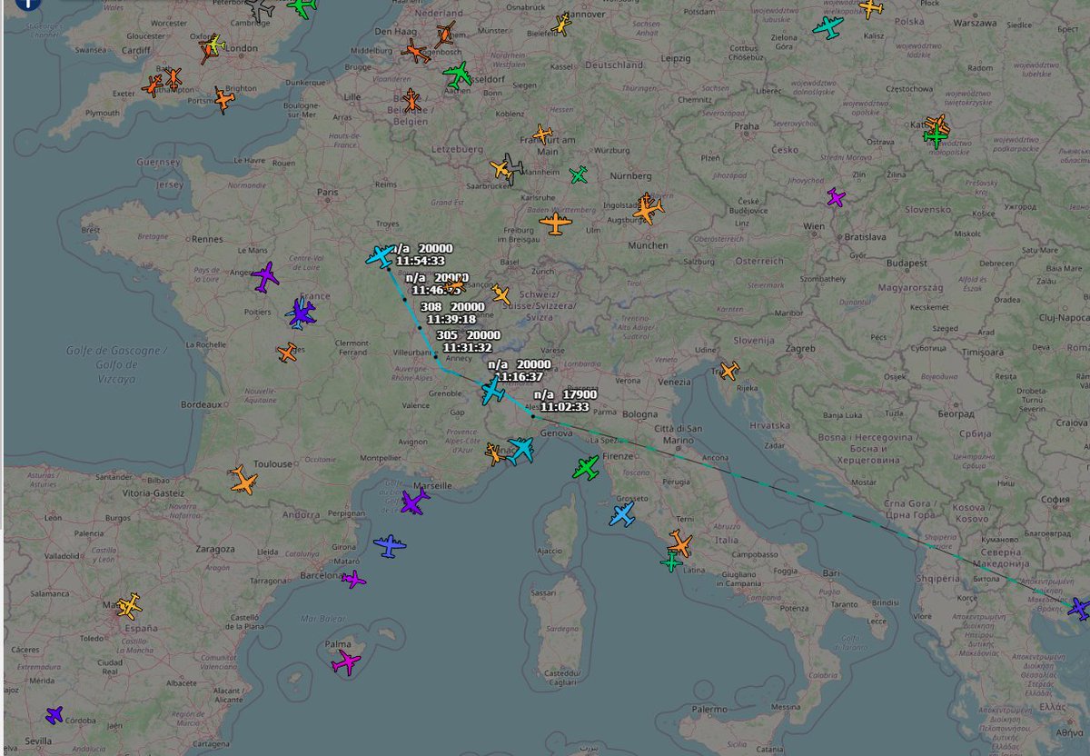 FlightsReach's tweet photo. 136th AW, TX ANG  C-130H 93-1459 heading North West over France towards Paris En route to Mildenhall with RCH600 Followed by:
92-1453 RCH911
92-1454 RCH544
92-1455 RCH603 https://t.co/sNlBPxzDTc
