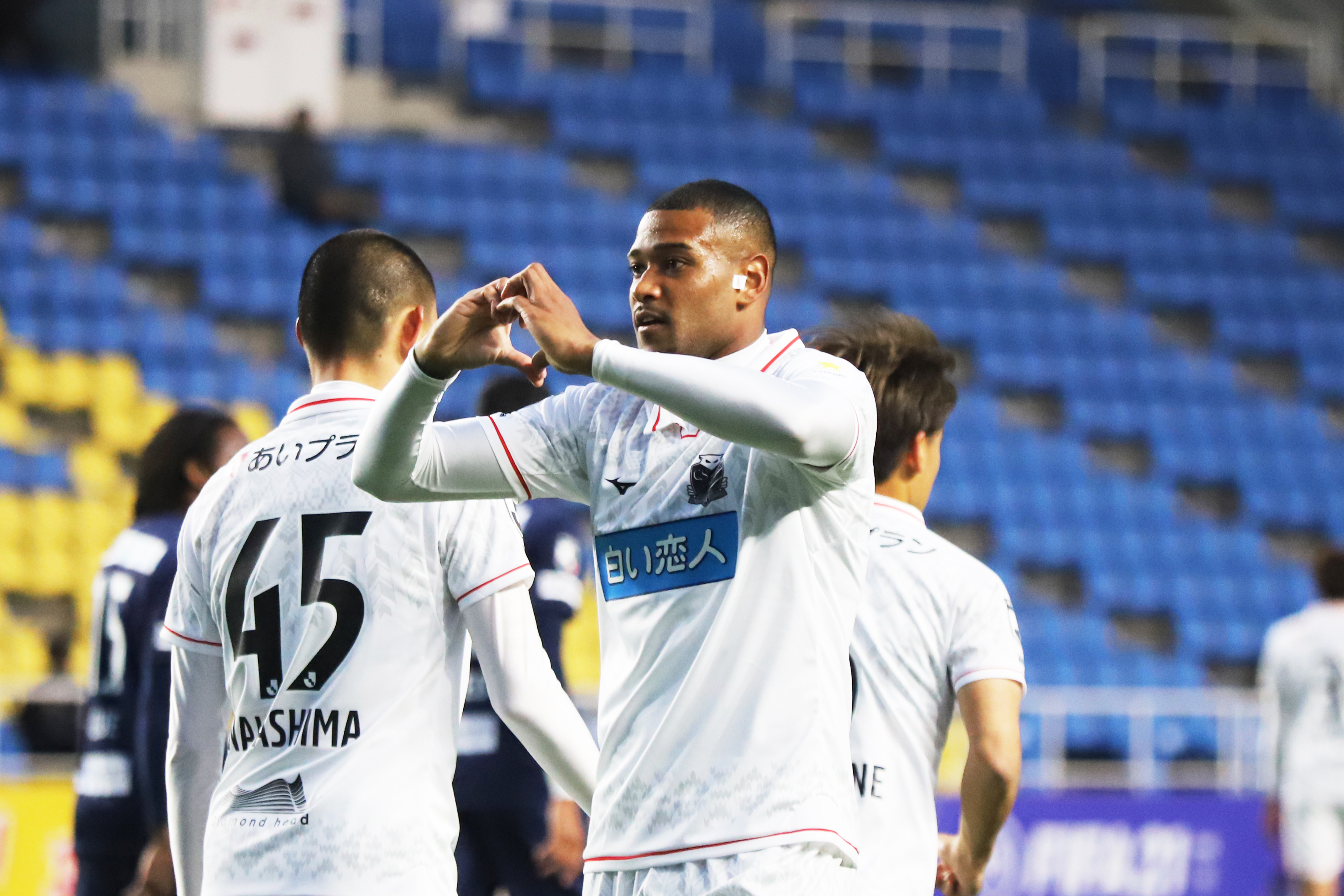 Twitter 上的 北海道コンサドーレ札幌公式 Photo Gallery 21jリーグybcルヴァンカップ グループステージ第1節 選手たちの写真が届きました ドウグラス選手のゴール直後のハートマークは奥さんへのものでした 中島選手 プロ初ゴールおめでとうございます