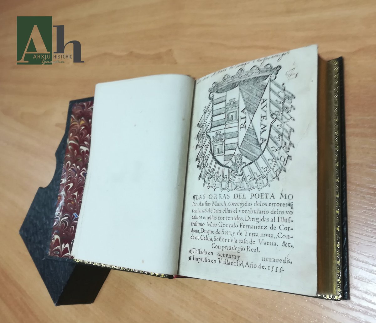 Hui #3deMarch volem sumar-nos als actes d’homenatge a Ausiàs Marc mostrant-vos una de les joies de la nostra #BibliotecaHistòrica, aquesta edició castellana de la seua obra publicada en Valladolid el 1555. Podeu consultar-la venint a: @ArxiuGandia