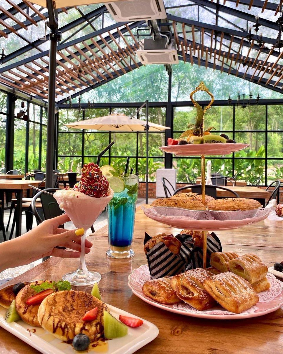 TourismMalaysia's tweet photo. No walls to block your lighting for your Instagram food aesthetic shot!
📍 Gastrohub Restaurant &amp; Cafe, Nilai Negeri Sembilan

📷 https://t.co/bRN70FHdhX
https://t.co/ZIarcI87e8

#MalaysiaTrulyAsia #StaySafe #DreamMalaysia #JomTeghojahNismilan #VisitNegeriSembilan https://t.co/JIPO7lQgnZ