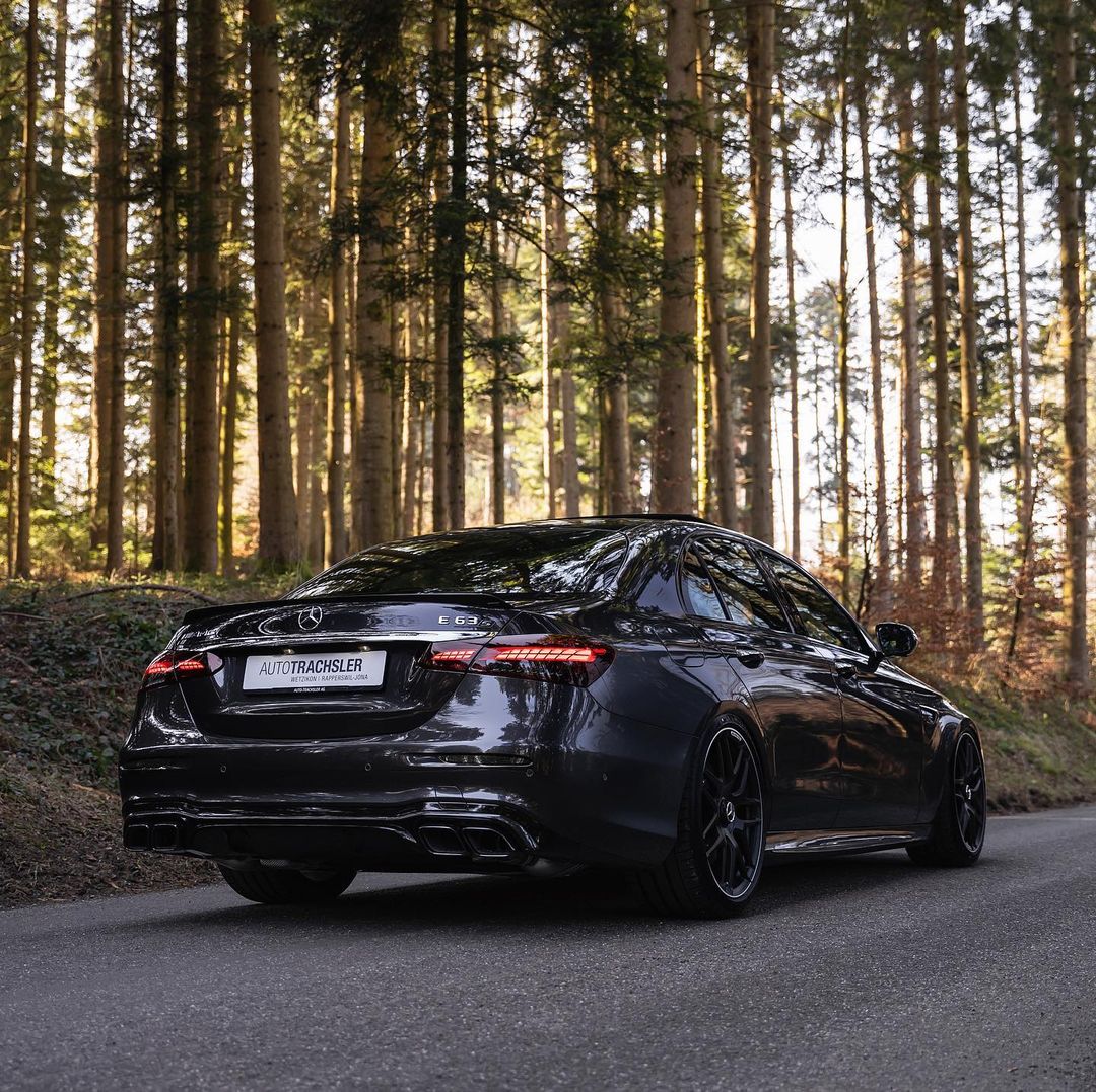 mbmaybachfans's tweet photo. Street Shark: W213 E63 S AMG Facelift 4MATIC+ 4.0-L V8 BITURBO 612 HP 850 Nm 0-100 km/h 3.4 sec π¦
πΈ: @srs_swissrichstreets
#mercedesbenz #mercedesamg #w213 #e63s #e63samg #e63 #e63amg #e63sestate #e63wagon #mercedesbenzmaybachfans #eclass #ecoupe #e53cabriolet #e53amg https://t.co/CreMCjogQM