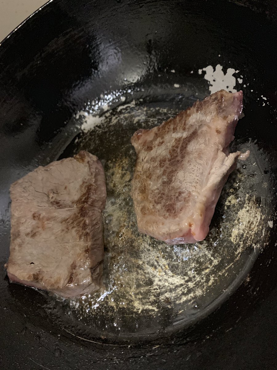 MJnaoki's tweet photo. お陰様で本日24歳になりました☺️✨
沢山の方々から頂いたお祝いや温かいお言葉、プレゼントもどれも素敵なものばかりです✨
頂き物の中でも、今日バレエ団で恵美先生から頂いたお肉が美味しくて美味しくて、、見てくださいこの肉厚！！笑
感動です。。
24歳の直樹も、どうぞよろしくお願い致します😎✨ https://t.co/EfcKesQBoS