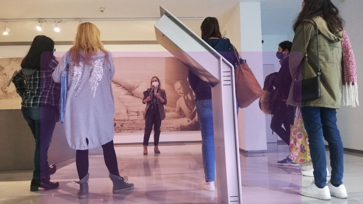 Seguimos celebrando el #DiaInternacionalDeLaMujer  
🗓️7 marzo (domingo) 

"De Musas a arqueólogas: Mujeres en el <a href="/MuseoAlmeria/">MuseoAlmeria</a>" 
📌visita temática guiada con una mirada diferente: la de #ELLAS
Toda la información➡️lajunta.es/2wss6
Reserva previa y aforo limitado
#8M2021