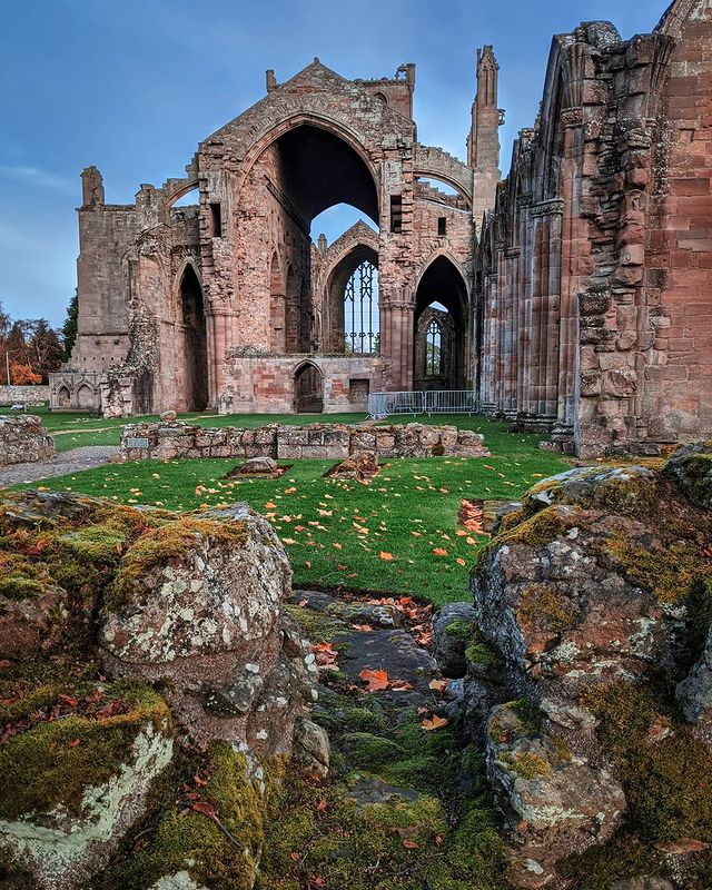 This ruin is thought to be the burial place of Robert the Bruce's heart! 🛡️💙📍 Melrose Abbey, #ScottishBorders 📷 IG/gemmalouise_ 

❗ For now travel is not permitted to or from this area, but we will continue to share inspiration for future visits. #StayHome #StaySafe