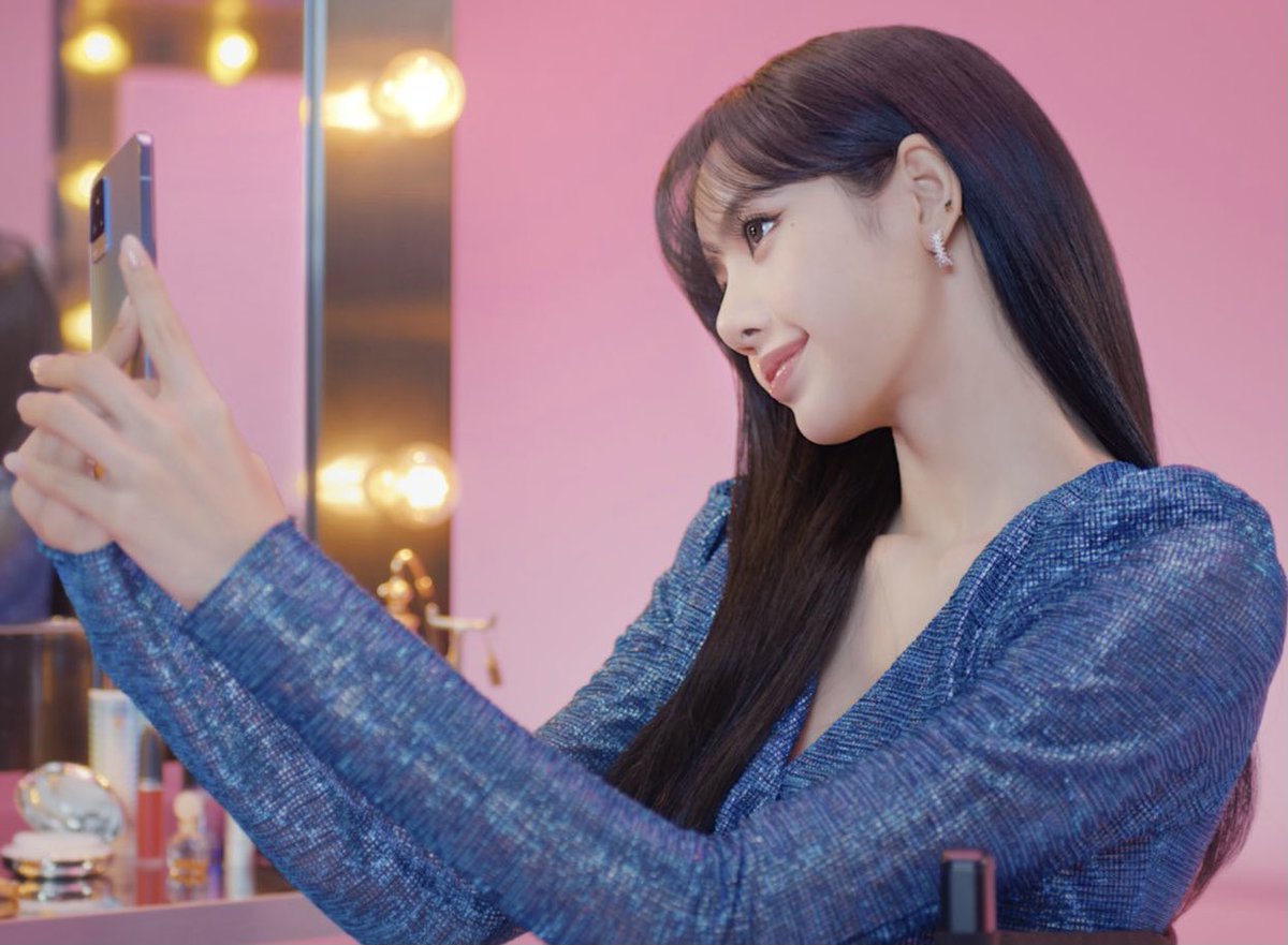 spinorbinmusic's tweet photo. BLACKPINK's Lisa looking so gorgeous as the new spokesperson for Vivo S9. ❤️ https://t.co/ShwOzrlF9K