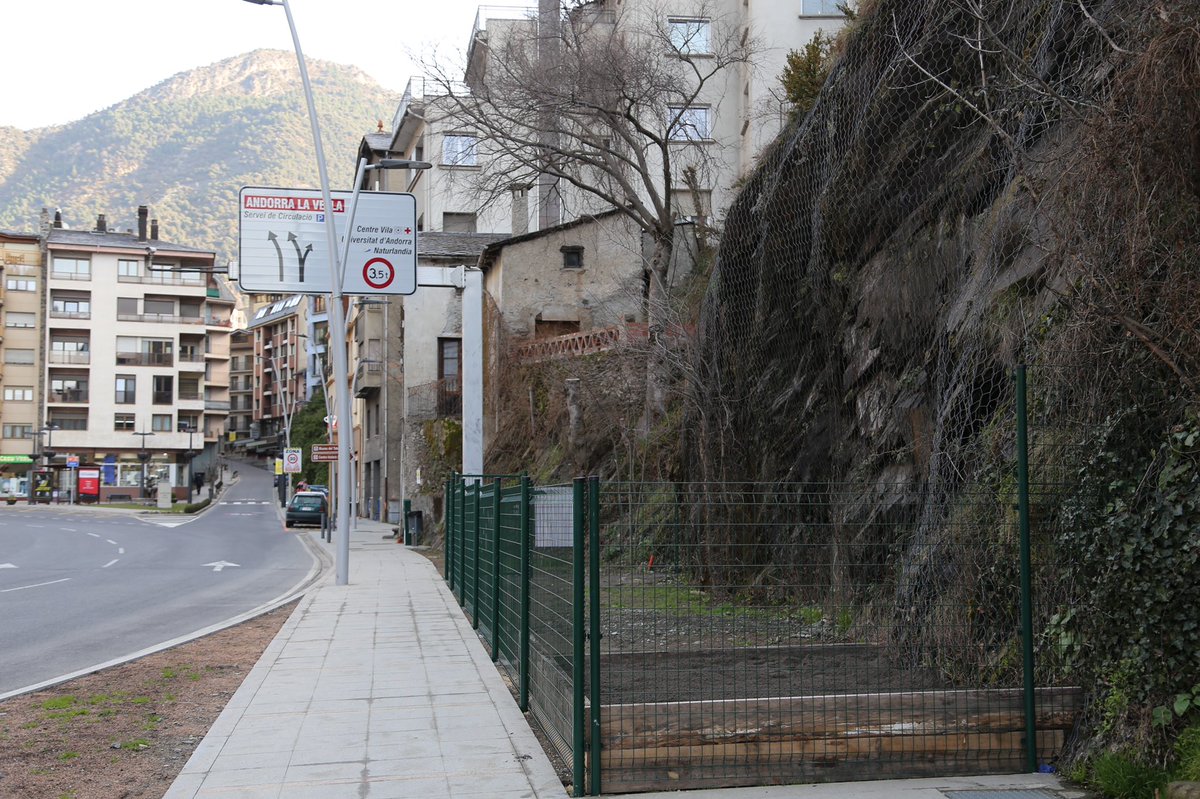 comusantjulia's tweet photo. 🆕 El Comú habilita un nou pipicà 🐕🐩 a la zona del 📍Solà
✅ un sorral habilitat amb paperera per dipositar els 💩 dels gossos, dispensador de bosses i tancat perimetralment
✅ se suma als 3 nous que s’han creat el darrer any
#pipica #gossos #sjl #civisme https://t.co/GCucOreeEK