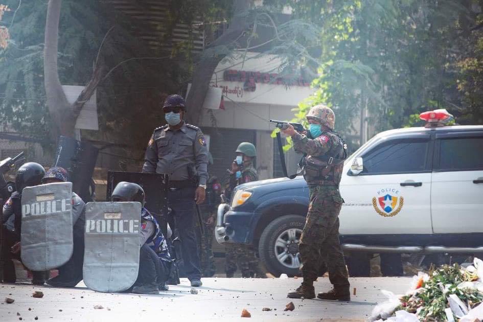 Hey UN 👋 
Did you see these moments where military terrorist killed our citizens ?  
As long as u  don’t do any serious actions on those junta , the more innocent lives would be sacrificed. 
#WhatsHappeninglnMyanmar 
#Mar3Coup