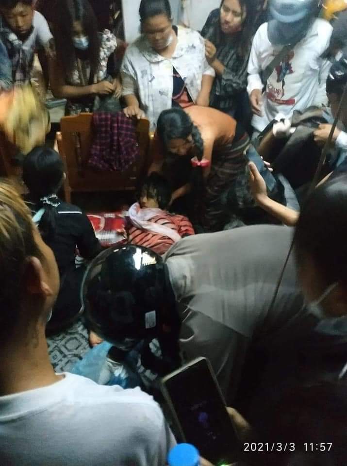 MoeyayS's tweet photo. TW // Blood 

A girl from Monywa ,Sagaing Region was shot 3 times into her head and dead on spot. She was shot by Terrorists!!! 

@freya_cole @YangheeLeeSKKU @RapporteurUn @UN_HRC @YourAnonCentral @UNinMyanmar @shafiur @TostevinM 
#Mar3Coup 
#WhatsHappeningInMyanmar https://t.co/TzMSDRG2PC