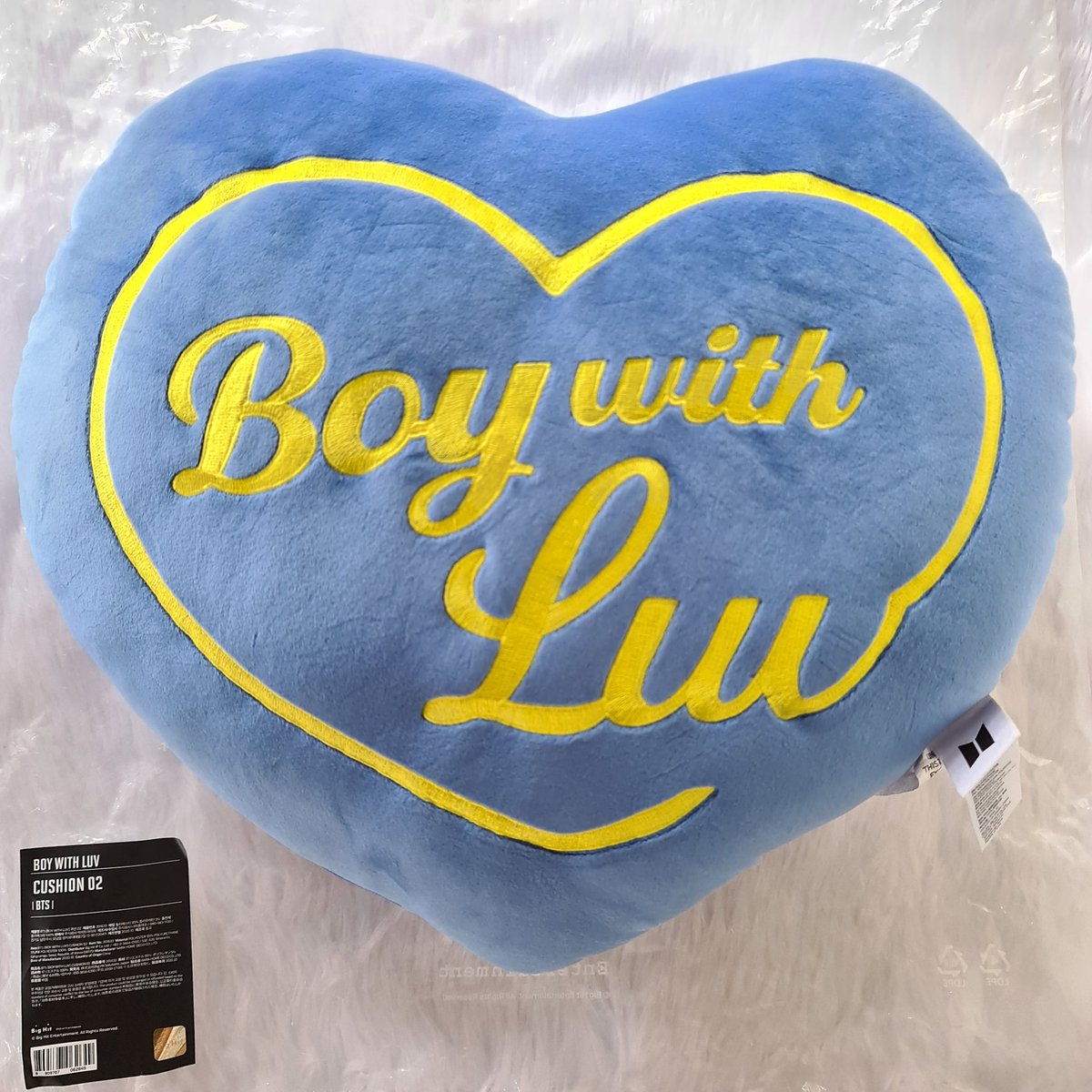 modu_shoppe's tweet photo. #ModuShoppeOnhand | #BTS SPACE POP-UP 'BOY WITH LUV' CUSHION 💙🖤

♡ Price: P2450 each
♡ BLUE ✅ | BLACK ✅
♡ Ready to Ship
♡ COD available via Shopee
♡ DM us to order!💌😊 https://t.co/FXlmhrIBlw