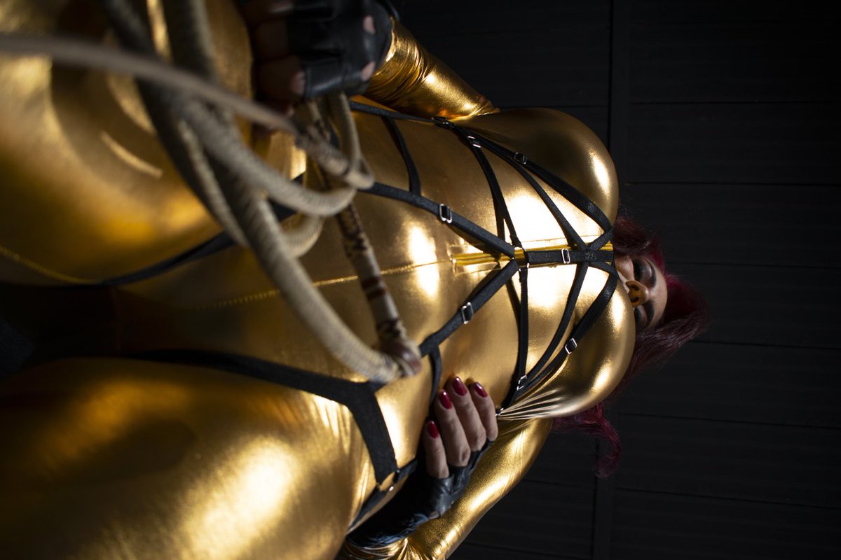 I like you to look at me from the floor, keep kissing my boots     RT 📝