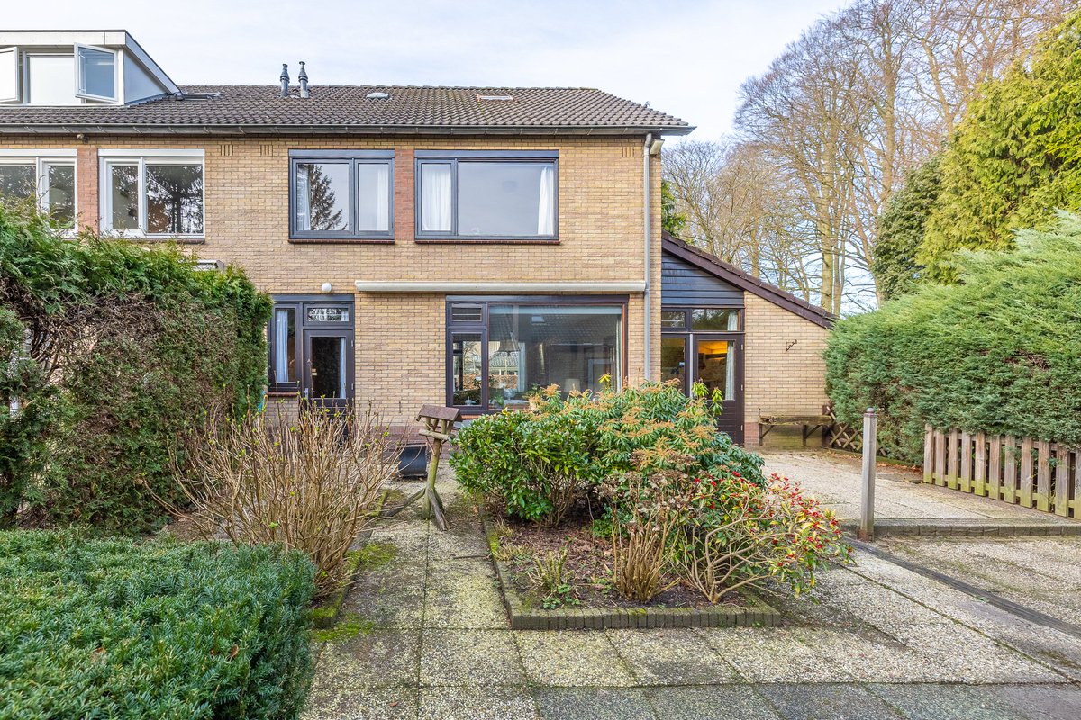 prinsmakelaars's tweet photo. In verkoop: Viottalaan 12 Baarns. Vraagprijs € 695.000,-- k.k. In de ruim opgezette Componistenwijk ligt deze uitgebouwde #half #vrijstaande #woning met een garage/berging en rondom een grote zonnige tuin (perceelgrootte 512 m²) . https://t.co/KfHzTtIpoo