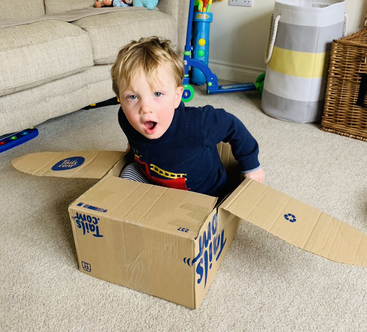 Great to see <a href="/tailsdogfood/">Tails.com</a> are using reusable packaging 📦 ➡️ ✈️ #imagination