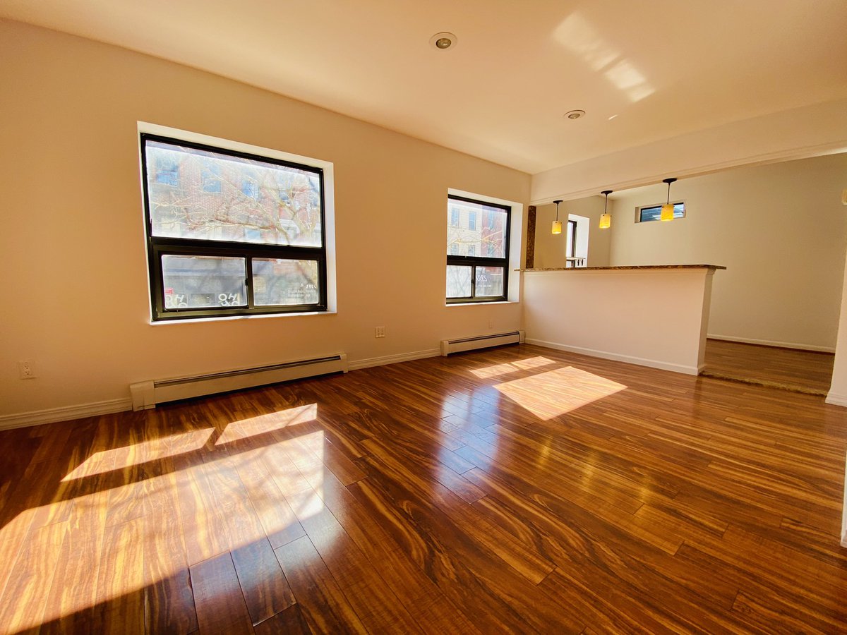 sidewalk_realty's tweet photo. Available now! Gorgeous Renovated 1150 sf Prime Greenpoint Floor-Through 1 Bedroom for $2500! #greenpoint #sidewalkrealty https://t.co/0dhRQXobfb