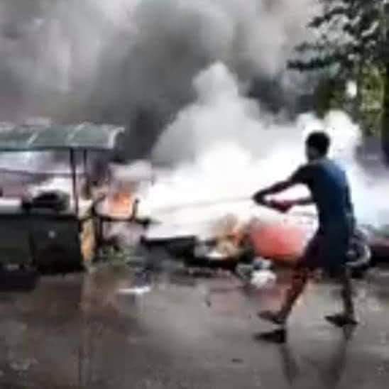 Protesters are trying to control the fire after #TERRORISTJUNTA burn the load of car tyre on a street, North Okkalapa, Yangon.

#Mar3Coup 
#WhatsHappeningInMyanmar 
<a href="/UN_HRC/">UN Human Rights Council</a> <a href="/freya_cole/">Freya Cole</a> <a href="/RapporteurUn/">UN Special Rapporteur Tom Andrews</a>
