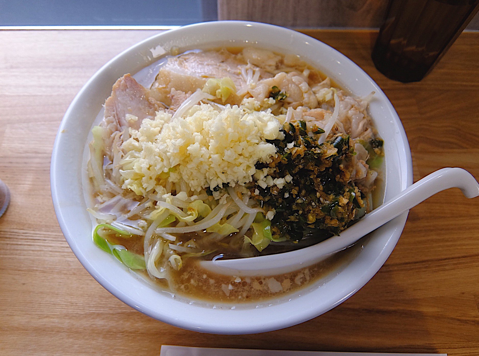 Yohei Miyagawa 大井町の のスた の太麺の日のポン酢ニンニク入り 麺少なめ トッピングで青唐 これがポン酢味の 二郎系か 野菜や豚はポン酢に合うからそりゃ美味いね 鍋っぽい美味さ 青唐がまた合う 辛さで汗だくになったけどまた食べたい