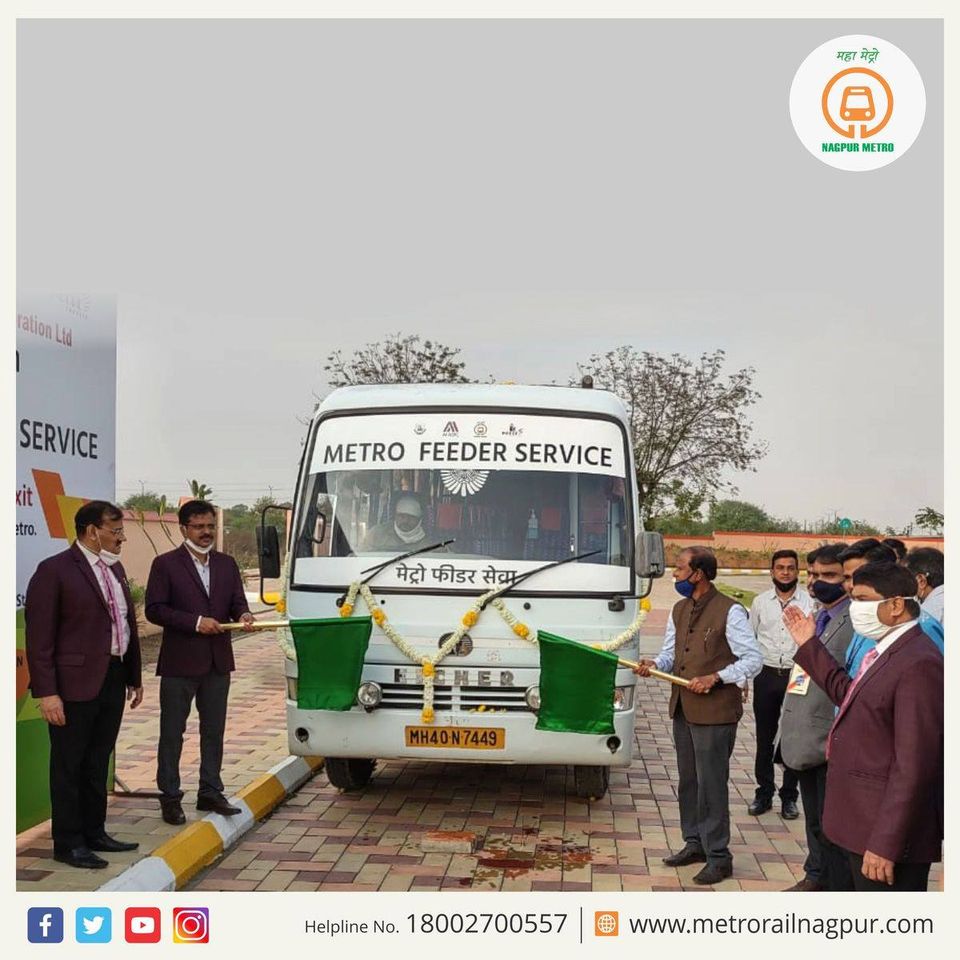 MetroRailNagpur's tweet photo. #NagpurMetro #FeederService #ReasonToSmile 

The flagging off ceremony of Metro Feeder Service from Khapri Metro Station to MIHAN

#MaziMetro #MultyModelIntegration #Transportation #MetroFeederService #ShuttleServices  #Conectivity #SafestMetro #GreenestMetro #TransformingNagpur https://t.co/w7dJ2Ju3oh