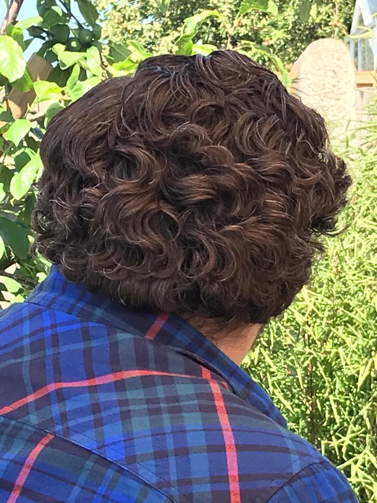 djnev's tweet image. This was my hair towards the end of lockdown 1. It’s getting that bad again and it’s still 6 weeks until I can get it cut #notaperm #haircutnews