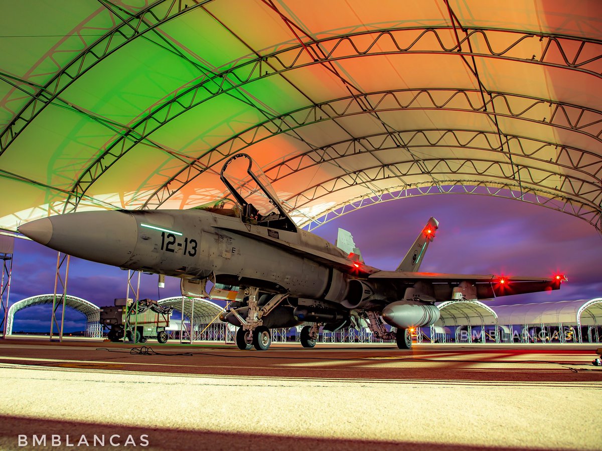 EjercitoAire's tweet image. Somos #24siete… La noche no es obstáculo para que vigilemos nuestro cielo, realicemos aeroevacuaciones, llevemos a cabo misiones de rescate, misiones de extinción de incendios, etc. En definitiva, todo lo que la sociedad espera de nosotros.

📸 @Beatrizxy 
📸@FotoViajes